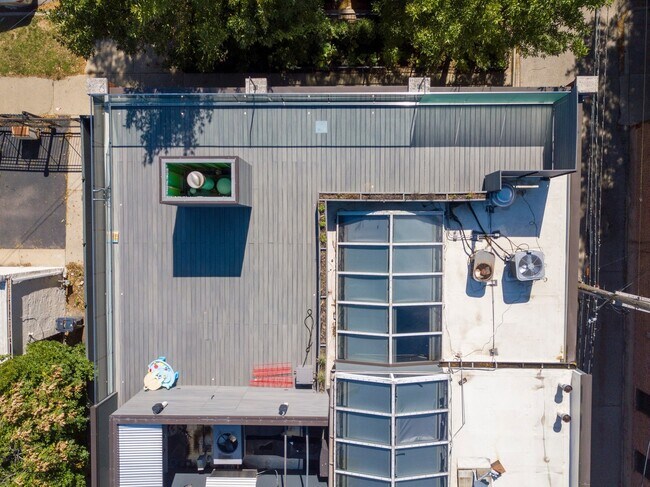 Foto del edificio - 1010 W George St