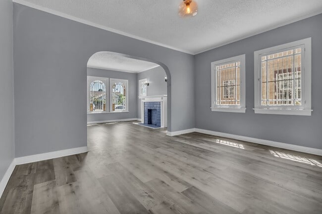 Building Photo - 1441 W 53rd St