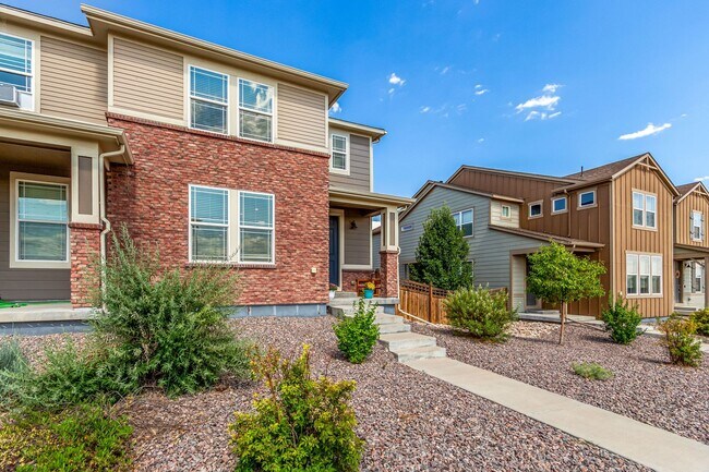 Building Photo - Beautiful Castle Pines Townhome