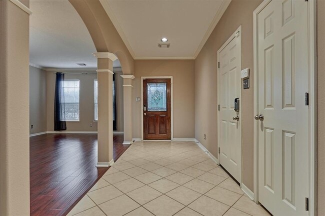 Building Photo - 8406 Oak Villa Ct