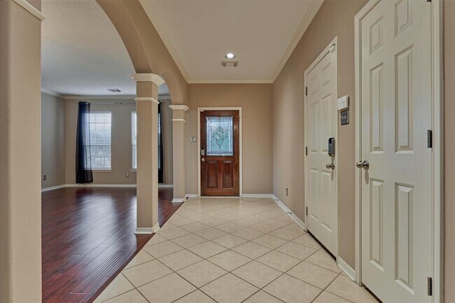 Foto del edificio - 8406 Oak Villa Ct