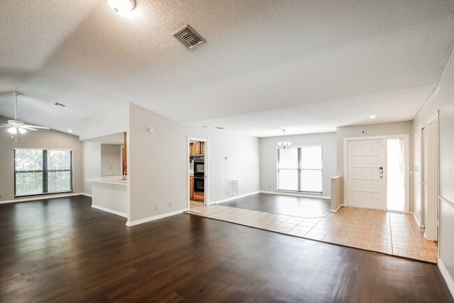 Building Photo - 21074 Shady Vista Ln