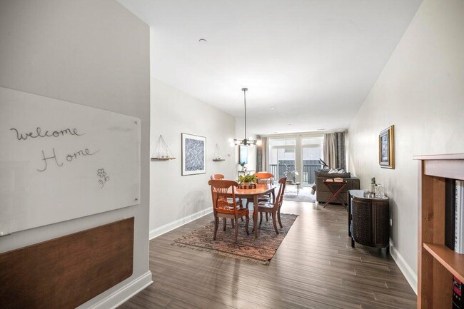 Building Photo - 1905 N Water St