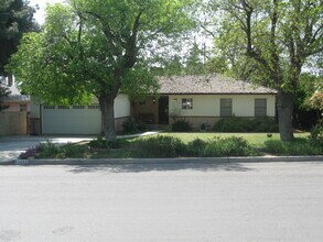 Building Photo - 3032 N Inyo St