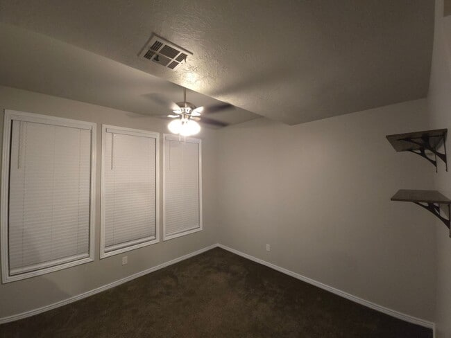 Foto del edificio - Charming 2BR Townhome in Logan