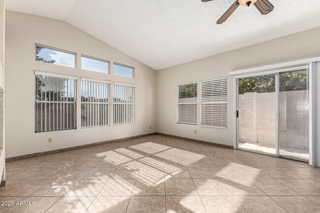 Foto del edificio - 8829 E Riviera Dr