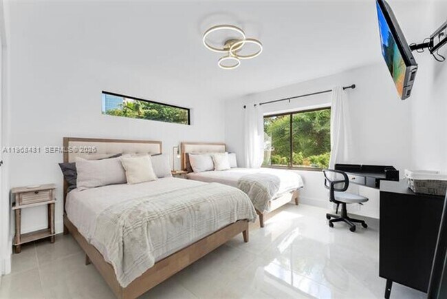 Foto del edificio - 231 NE 45th St