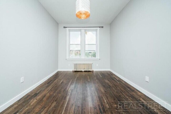 Foto del edificio - 2 bedroom in Brooklyn NY 11237