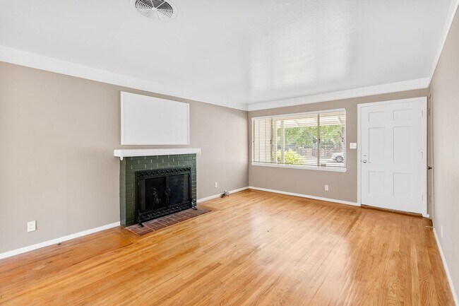 Building Photo - Charming Single-Level 3 Bedroom, 2 Bath Home