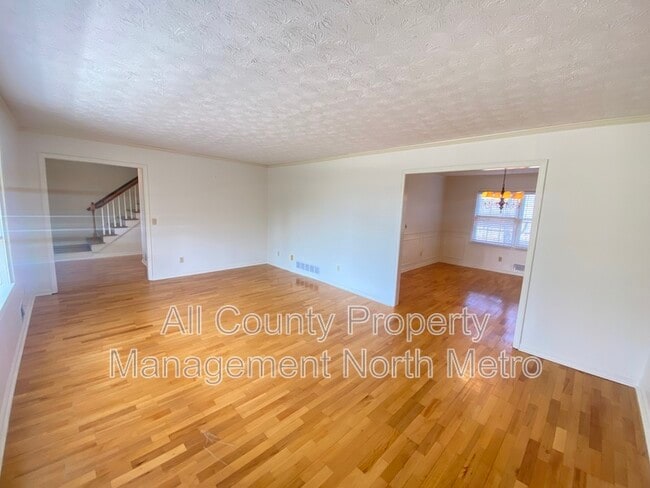 Foto del edificio - 320 6 Branches Ct