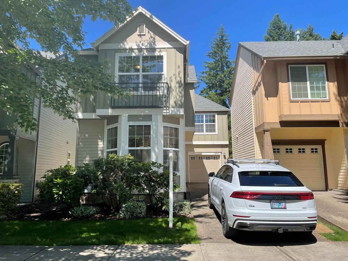 Foto principal - Charming 3Bd + 2.5Ba in Hillsboro!! Commun...