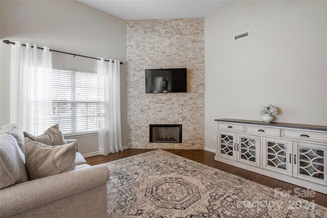 Living Area - 5715 Falkirk Ln