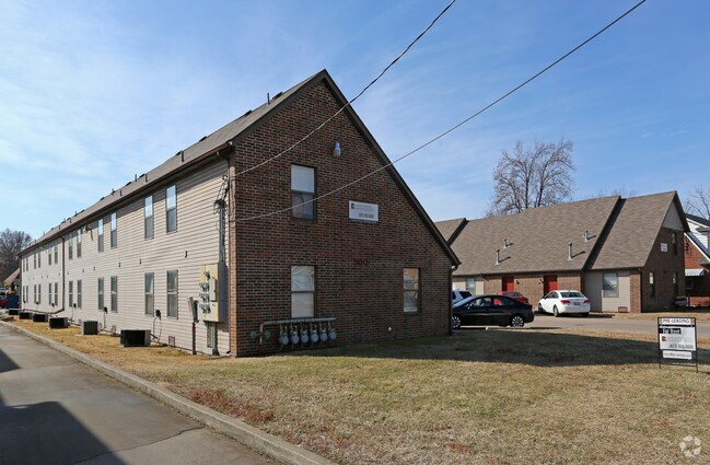 Building Photo - 434-500 E Monroe St
