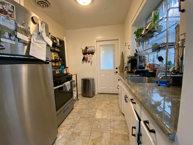 Foto del edificio - 3533 Juniper St