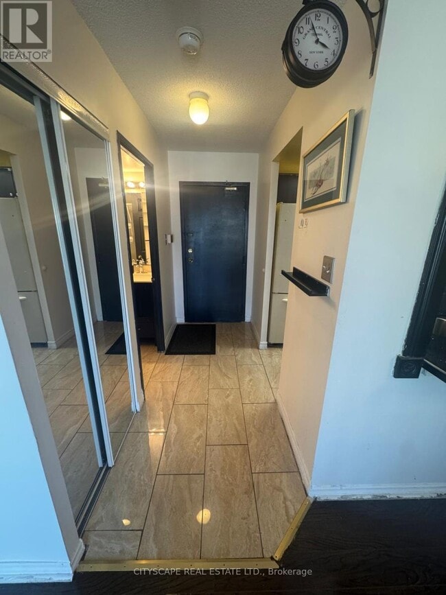 Photo du bâtiment - 285 Enfield Pl