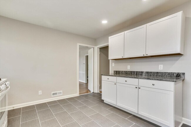 Foto del edificio - One Level Living -- 5bed / 3bath - Chevy Chase