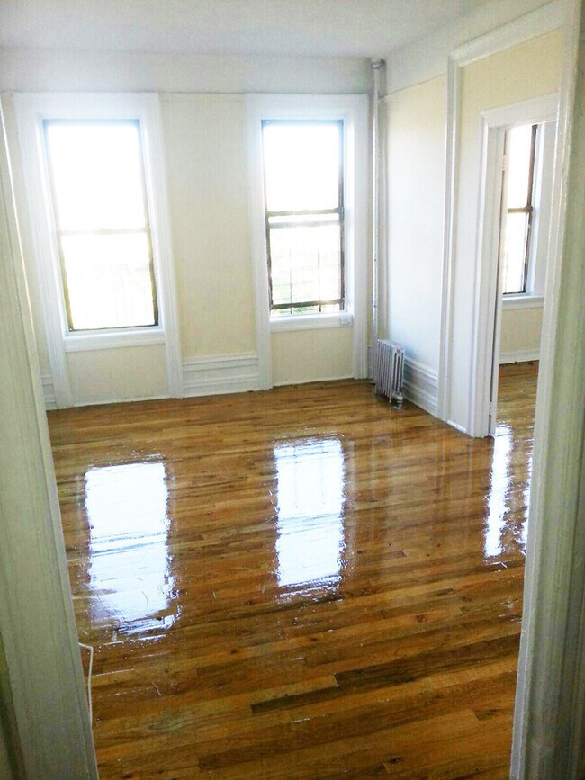Building Photo - 147 Bleecker St