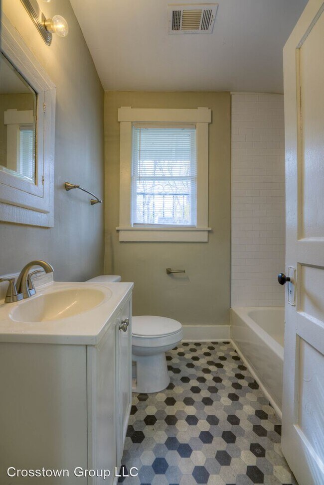 Building Photo - 3 br, 2 bath House - 342 N Claybrook St