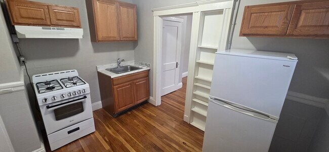 Building Photo - 38 Estes St