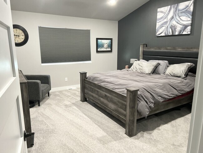 Building Photo - 2431 Waterpark Loop SE