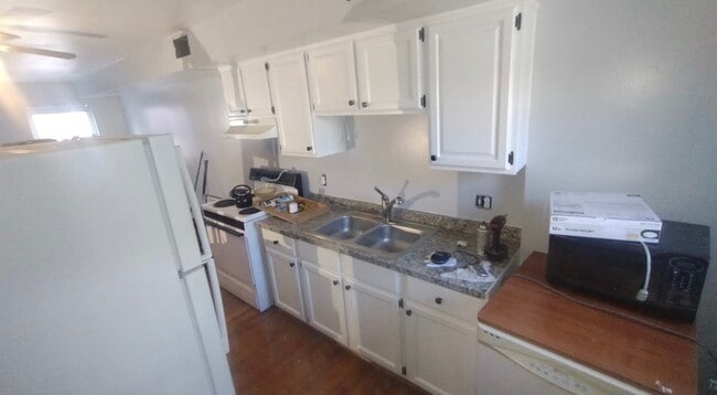 Building Photo - 1042 Patapsco St