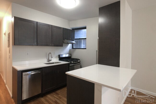 Building Photo - 262 Saint James Place #2DR