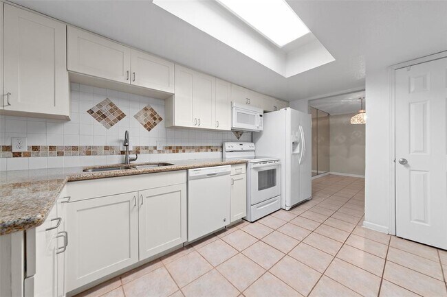 Building Photo - 5005 Georgi Ln