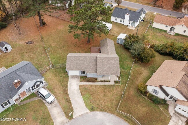 Foto del edificio - 106 Grey Fox Ln