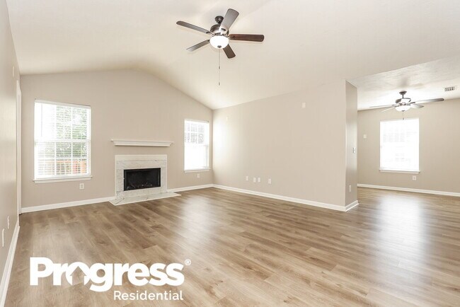 Foto del edificio - 232 Lake Forest Dr