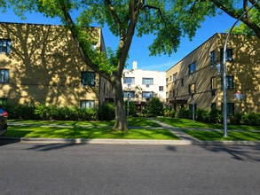 Building Photo - 2038 W Jarvis Ave