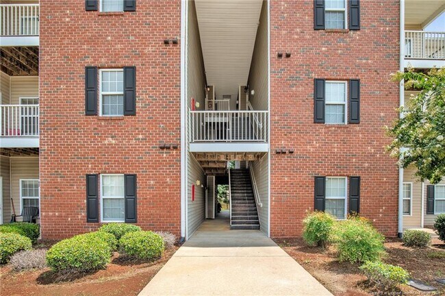Foto del edificio - 625 Marshtree Ln