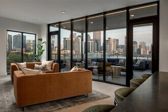 Rooftop lounge and patio with city skyline views - AMLI Atlantic Station