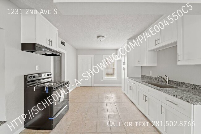 Building Photo - Recently Updated!