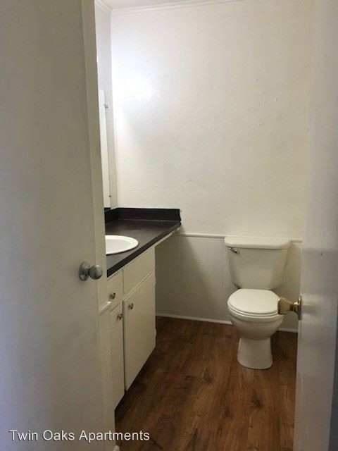 Foto del edificio - 2535 E 10th St