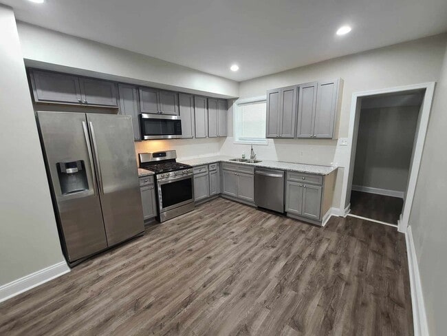 Building Photo - 3 Bedroom Townhouse in pigtown