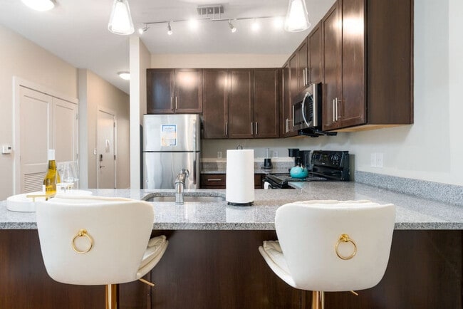 Building Photo - 2525 Solana Way