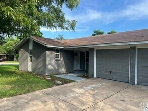 Building Photo - 2806 Sharon Dr
