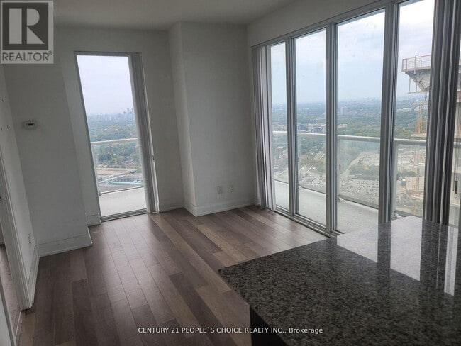 Photo du bâtiment - 56 Annie Craig Dr