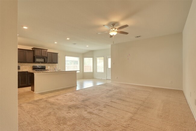 Foto del edificio - 744 Walls Blvd