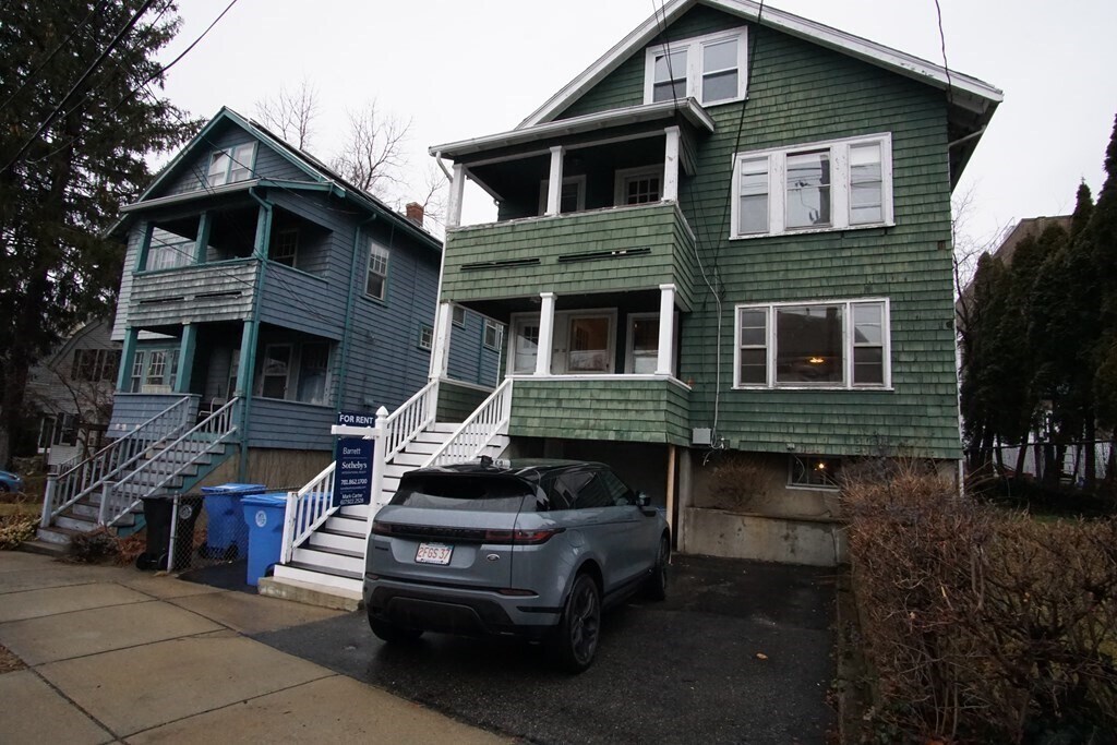 27 Agassiz St Unit 1, Belmont, MA 02478 Room for Rent in Belmont, MA