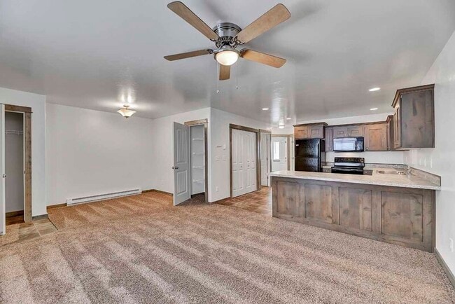 Building Photo - 560 Raven Run St