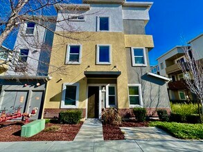 Building Photo - 1032 Giacomo Ln