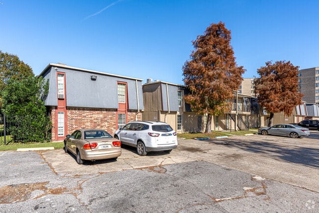 Building Photo - Whispering Palms Apts