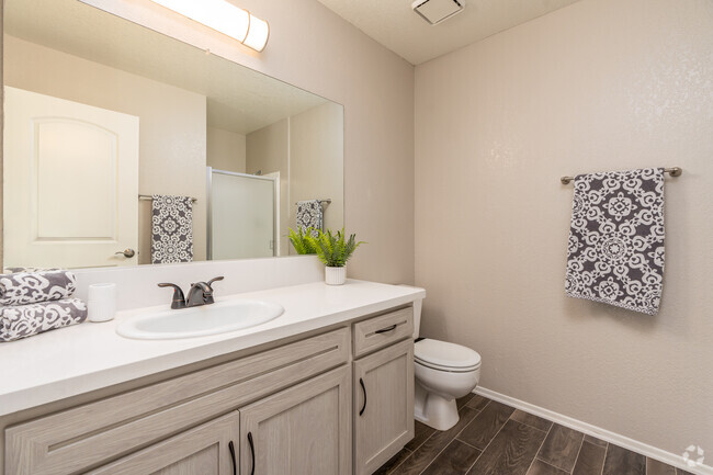 2BR, 3BA - 1150SF - Primary Bathroom - Westwood Park Townhomes