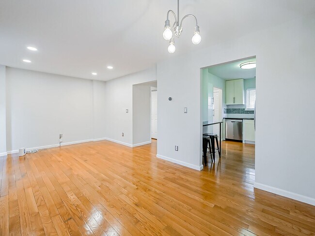 Foto del edificio - Stylish Living Meets Everyday Comfort in Royal Oak