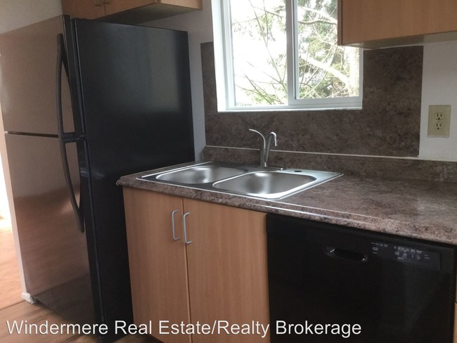 Building Photo - 3 br, 1.5 bath House - 6110 Pebble Pl. #B