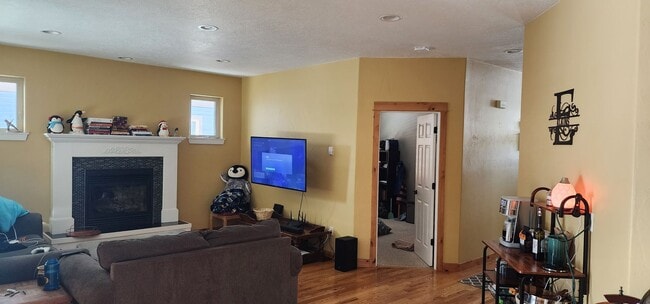 Building Photo - Cute Bungalow style home in Bozeman!