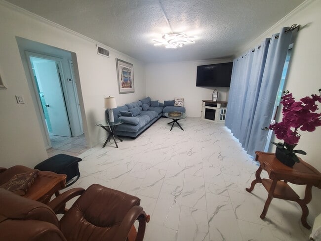 Building Photo - 279 S Brevard Ave