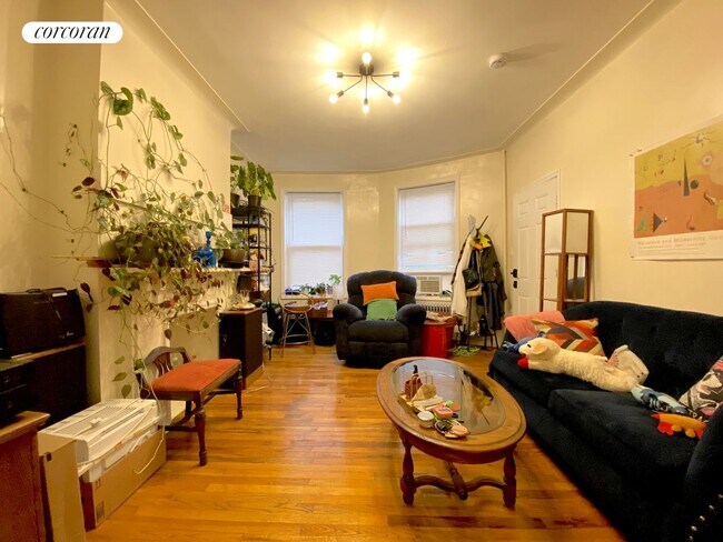 Foto del edificio - 983 Rogers Ave