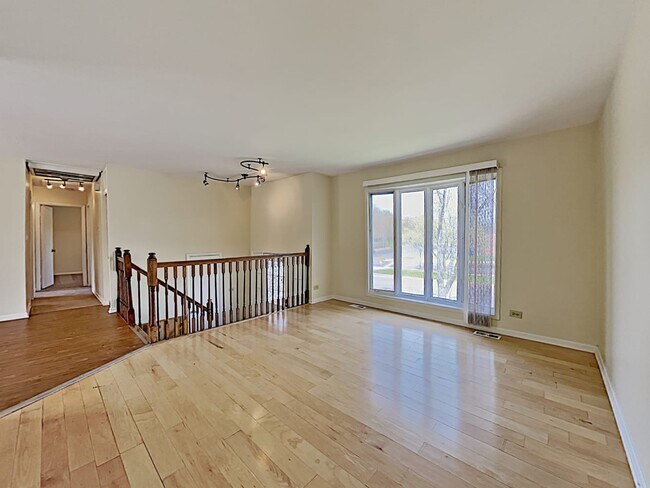 Building Photo - 324 Waverly Dr